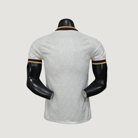Espagne – Maillot Extérieur Coupe du Monde 2026 – Élégance claire, détails bordeaux Ma boutique
