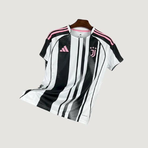 Maillot de football blanc rayé noir et rose, écusson et trois étoiles sur la poitrine.