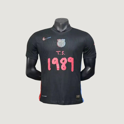 Maillot de foot noir personnalisable avec logo, texte T.S. et année 1989 en rouge