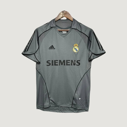 Maillot de foot gris Adidas, logo du Real Madrid, sponsor Siemens au centre.