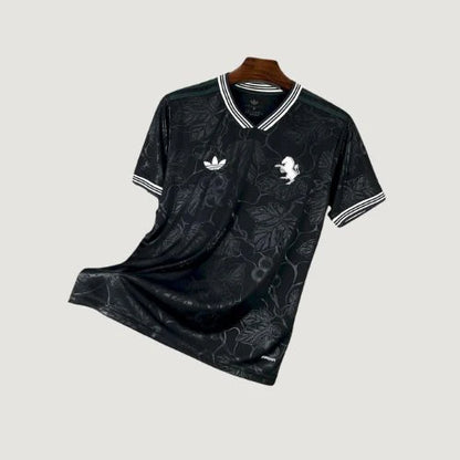 Maillot de foot noir motif floral, écusson lion blanc, col et manches rayés