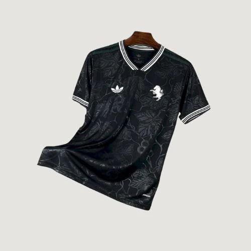 Maillot de foot noir motif floral, écusson lion blanc, col et manches rayés