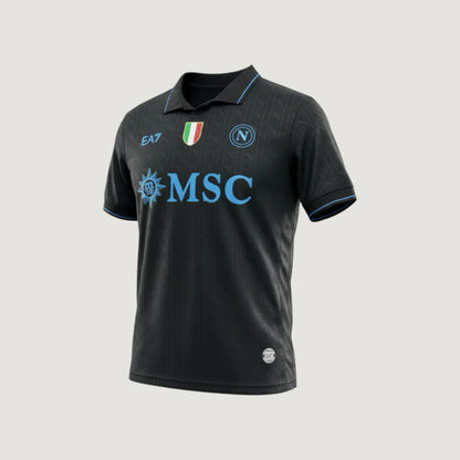 Maillot de foot noir Napoli avec col, logos EA7, MSC et écusson scudetto.