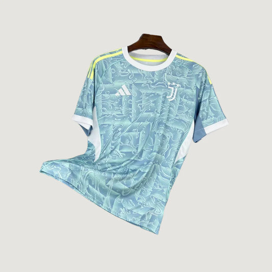 Maillot de foot bleu clair motif abstrait, logo Juventus, bords blancs, bandes jaunes sur épaules.