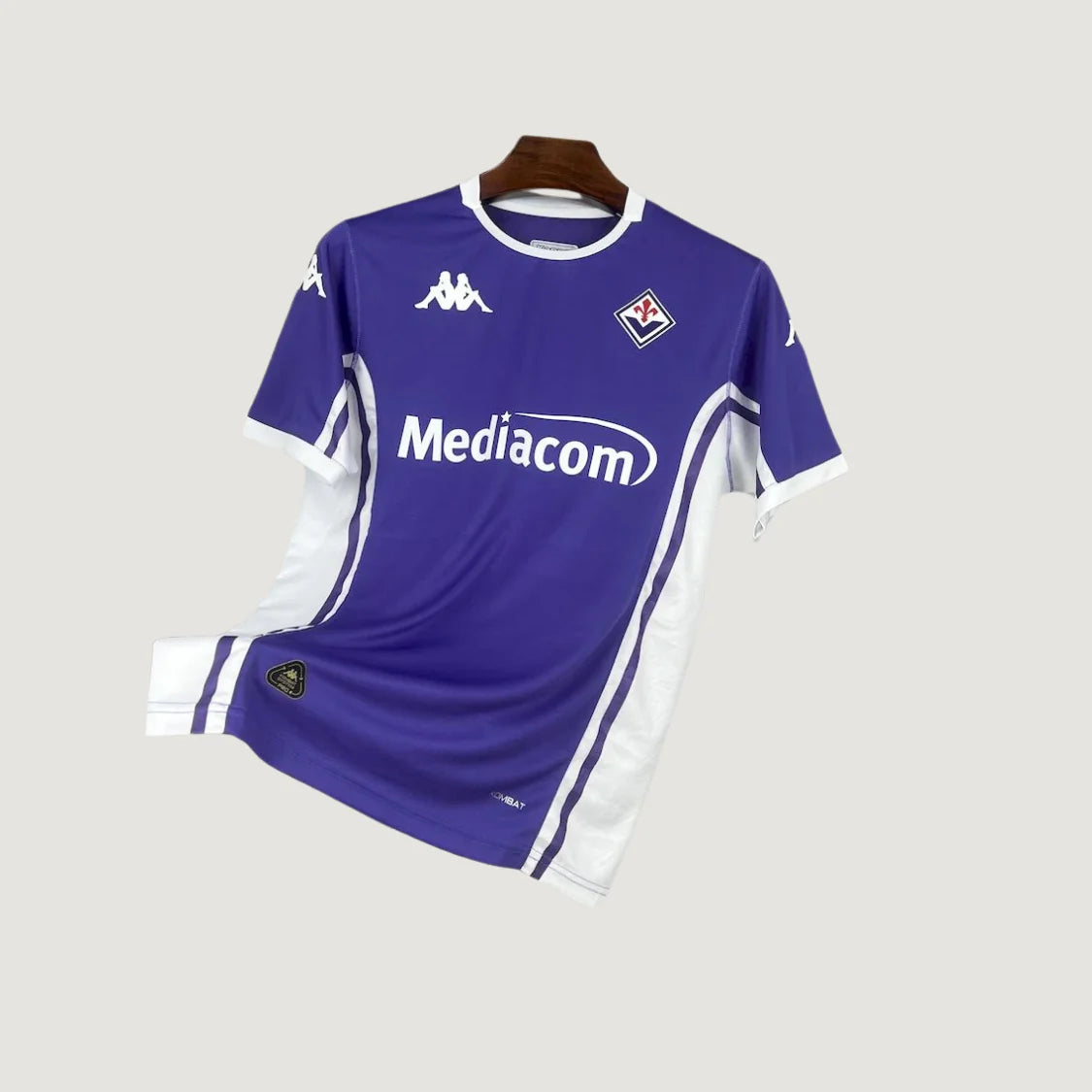Maillot de football violet et blanc avec logo Kappa, sponsor Mediacom, sur fond neutre.