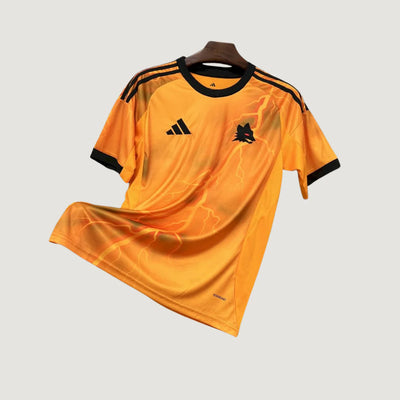 Maillot de foot orange rétro avec motifs éclair, manches courtes et détails noirs.