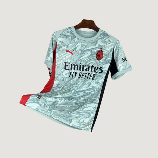 Maillot de foot AC Milan extérieur 2022, gris clair motifs marbrés, logo brodé, manches rouges.